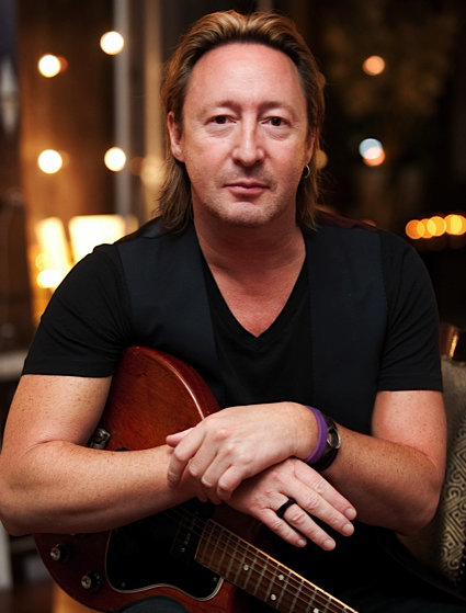 8, avril, Julian Lennon a eu 50 ans. 3813-j10