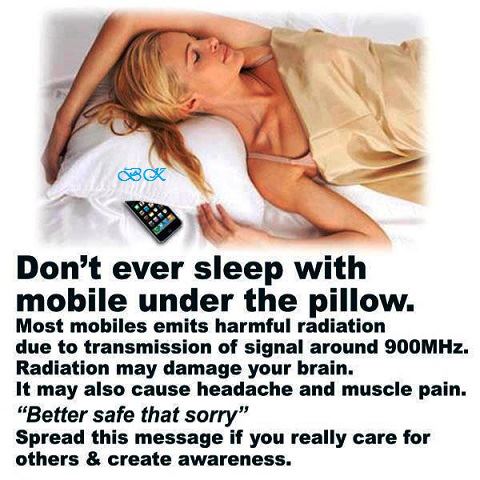 It Dangerous to Sleep With a Cell Phone Under Your Pillow 15701210