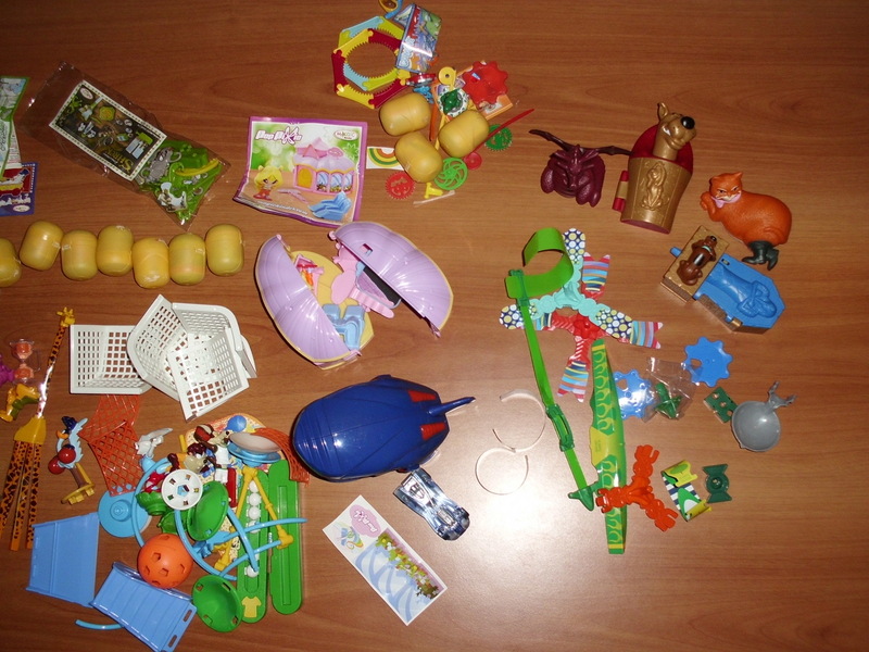 LOTTO STOCK TANTE SORPRESINE KINDER VARI ANNI MODERNE FERRERO MAXI Foto_316