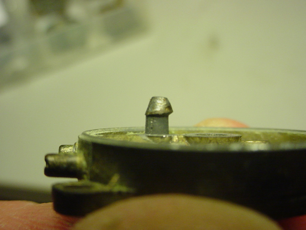 The stuck broken Cox needle tip in the back plate - Got it! 5-25-112