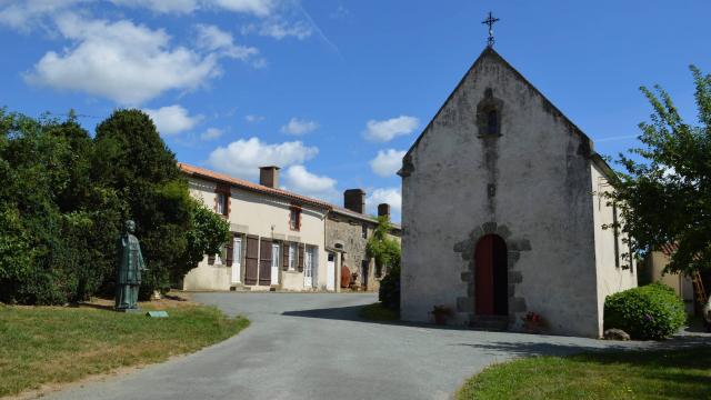 Sur les traces des guerres de Vendée et de la chouannerie bretonne - Page 3 Saint-11