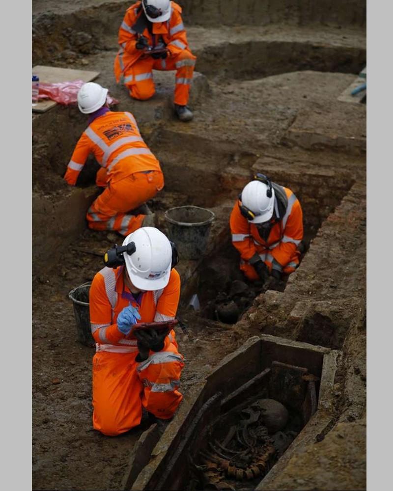 Des milliers de cadavres exhumés dans un parc de Londres  1318