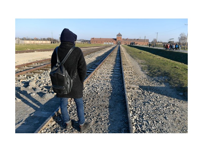 Les selfies irrespectueux dénoncés par le musée d’Auschwitz Sans1721