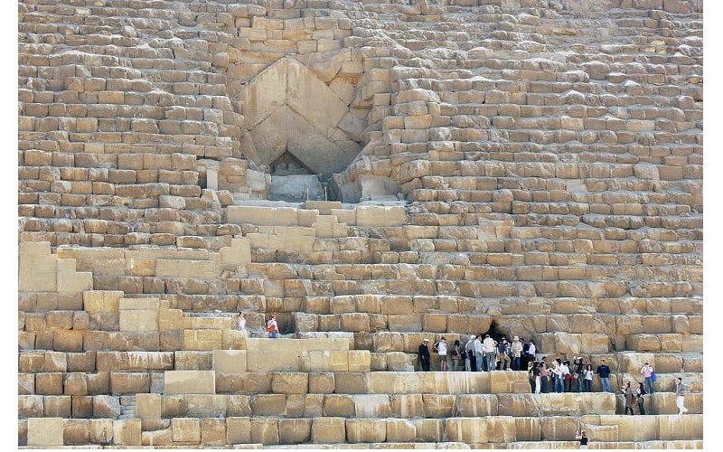 Les archéologues savent enfin qui a vraiment construit les pyramides … et ça change tout! Sans2314