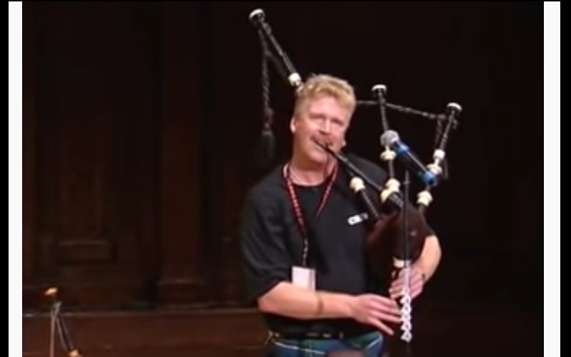 Johnny Bagpipes Sans3930