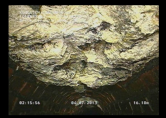 Un fatberg, énorme amas de déchets et de graisse de 300 tonnes, bouche les égouts de Birmingham Sans6020