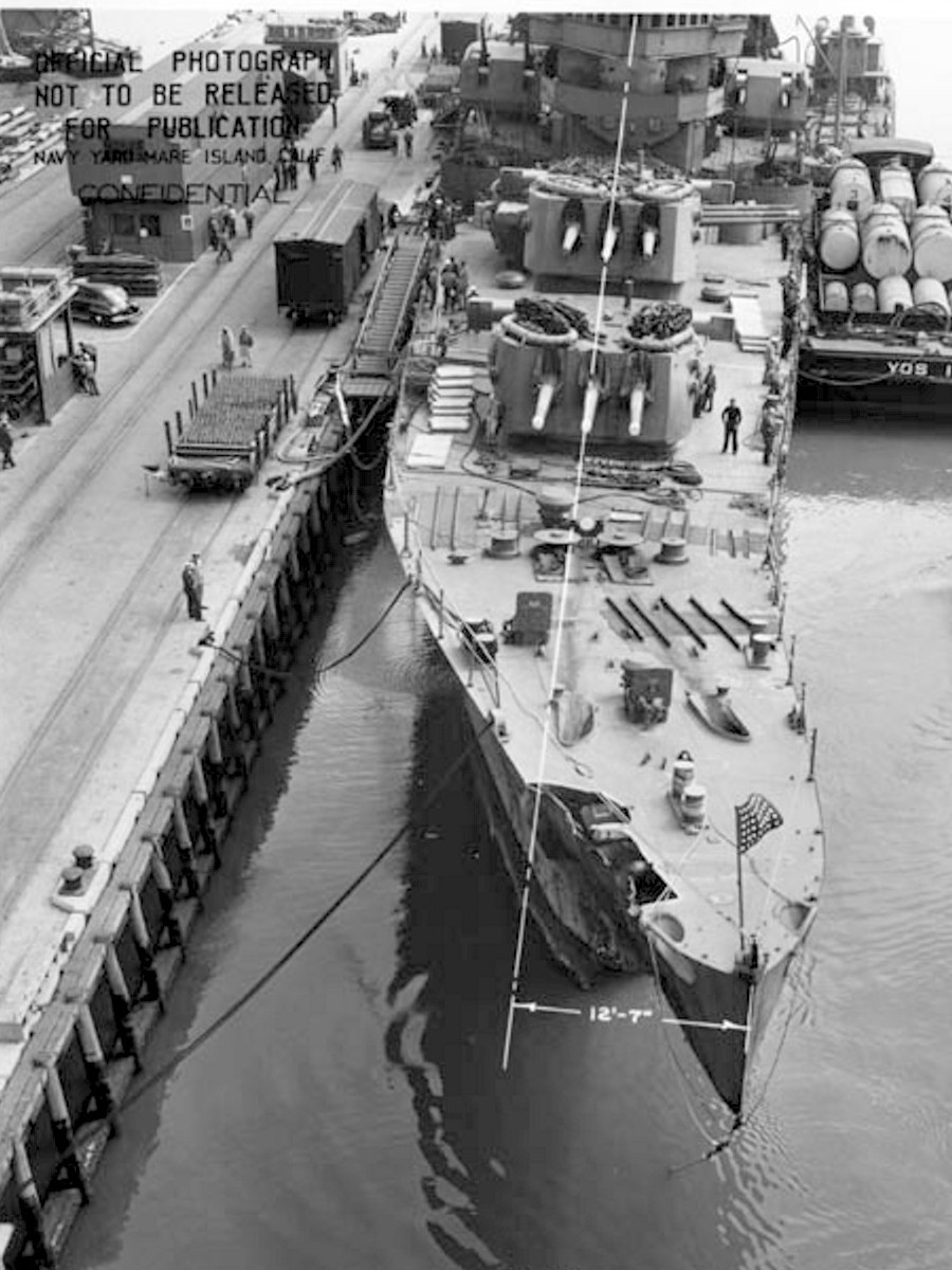 Dommage à la torpille à l'arc de l'USS St Louis  Sans7428