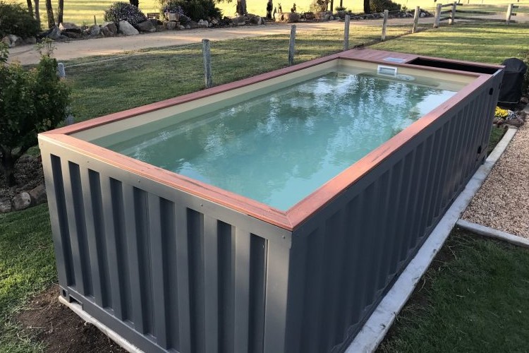 Qui veut un vieux container recyclé en piscine ? Sans_161