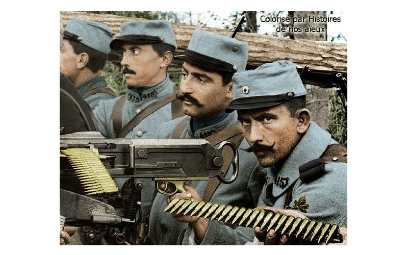 Colorisation d'un groupe de mitrailleurs français en 1915. Sans_771