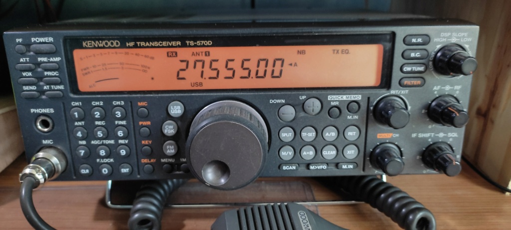 Kenwood TS 570D(Trop  tard, vendu!) Img_2074
