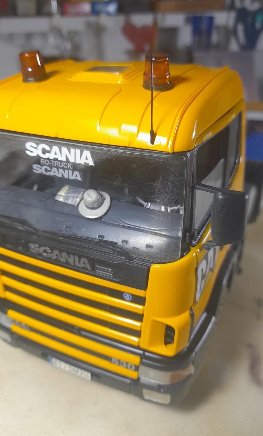 MT: Scania 144L 530 - CAT - Italeri 1/24 Ca814510