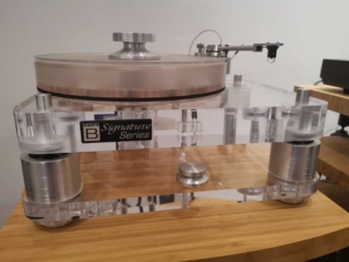 Basis Audio 2800 signature Diamond Signature Vacuum Turntable in Clear Acrylic (Used) 57e74210