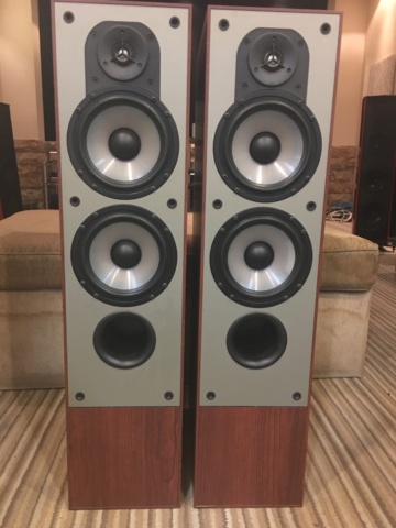 Sold - Paradigm Monitor 7v1 floorstand tower speakers (Used) 7666e110