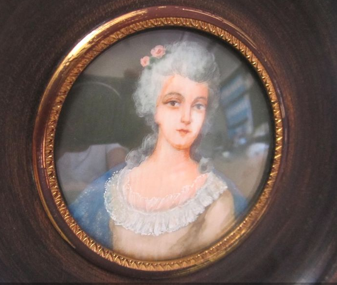 A vendre: miniatures de Marie Antoinette? - Page 7 Zvale210