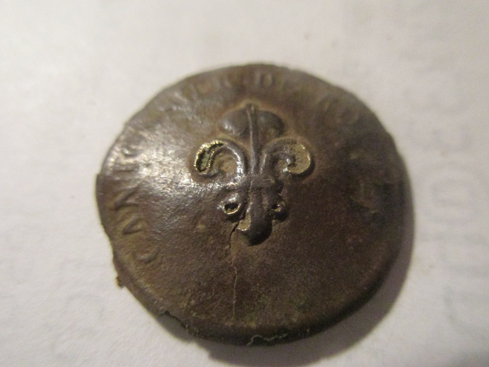 bouton de cantonnier du roi Louis XVIII. Img_8626
