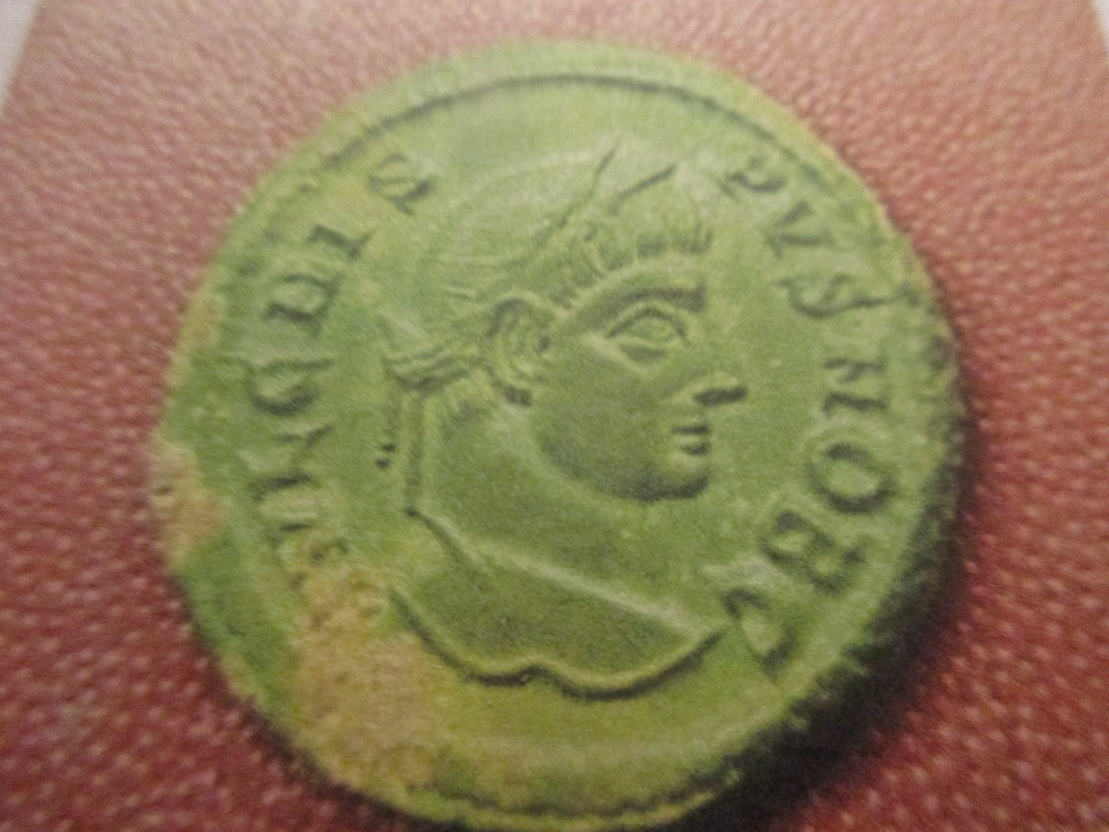 Monnnaie romaine de Crispus. Img_9420
