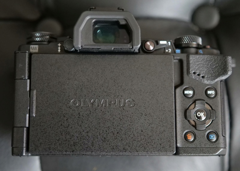 [ANNULEE] Olympus OMD EM5-II noir neuf P1335112