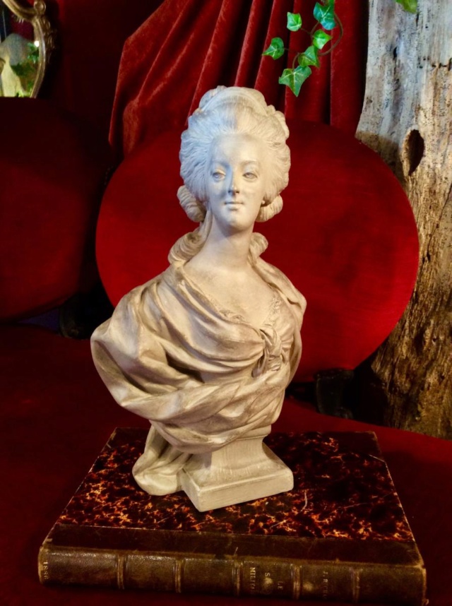 Collection bustes de Marie Antoinette - Page 8 39393112