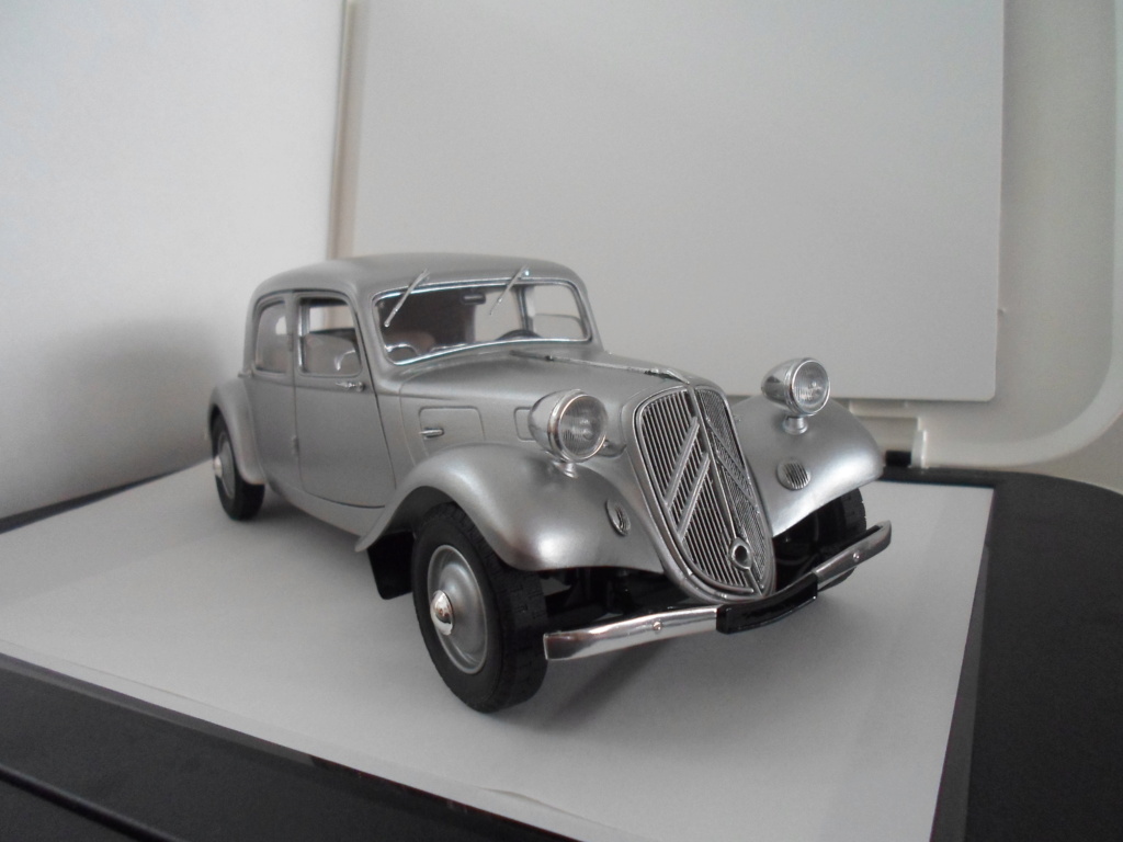 Citroën 11A Large (normale...) de 1936 au 1/18 Sam_1414