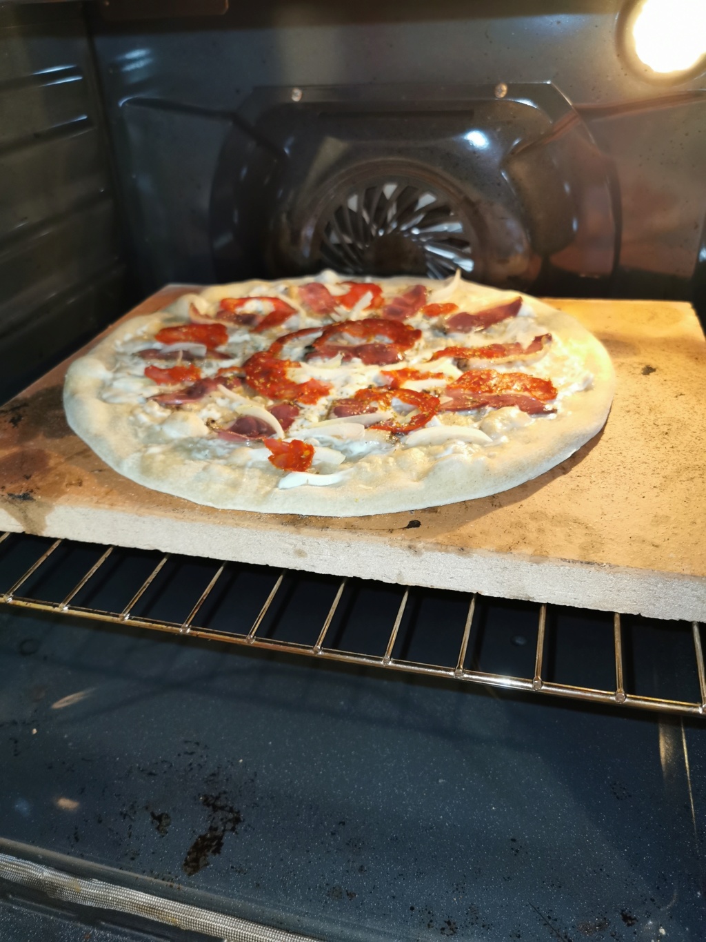 Que pensez vous de mes 2 pizzas ??? Cuisson sur pierre dans four traditionnel  Img_2025
