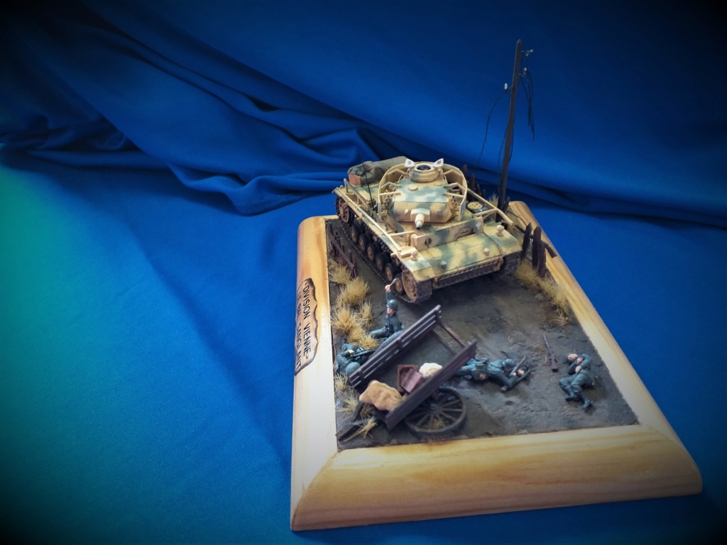 "DIVISION VIENNE" LE BAL SANGLANT  panzer III Ausf N revell  1/72 dio terminé Divisi18
