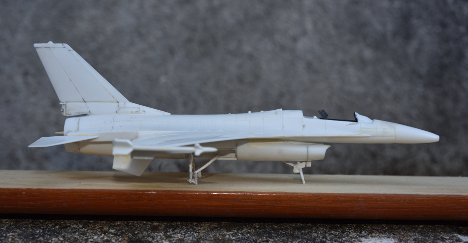 [Revell] General Dynamics F-16 KLu FINI Dsc_1311