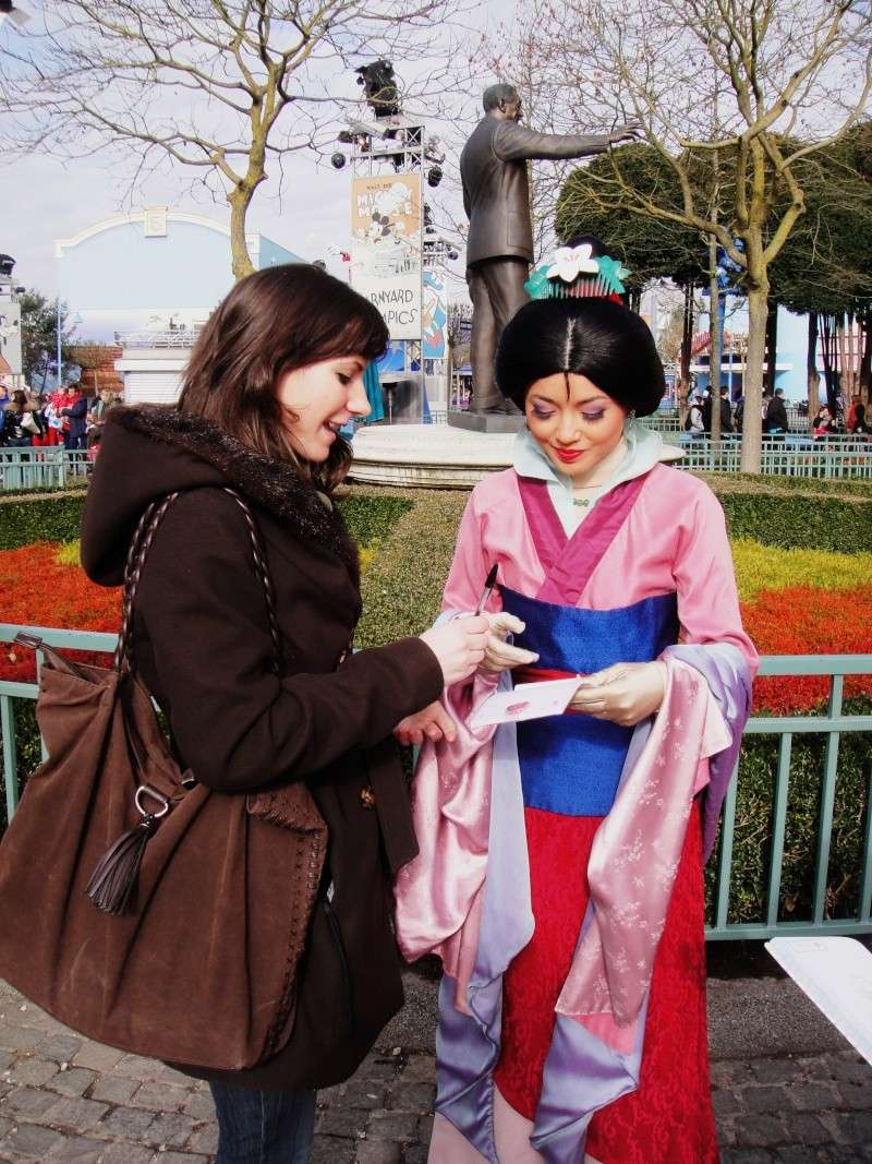 Vos photos avec les Personnages Disney - Page 23 Dsc08011