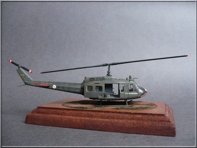 BELL UH-1H Gunship 1910