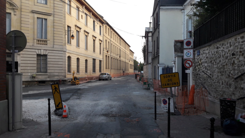 Réfection des rues Courteline et des Ursulines : toujours pas de végétal à l'horizon ! 20190810