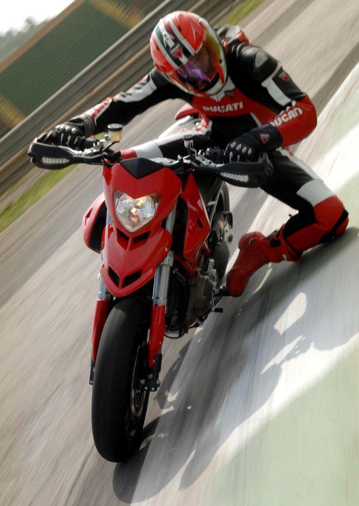 Jim Carrey y Ducadi Hypermotard Ducati10