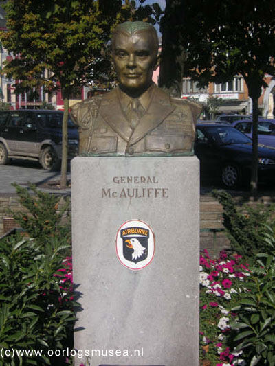 Général McAuliffe, 09700510