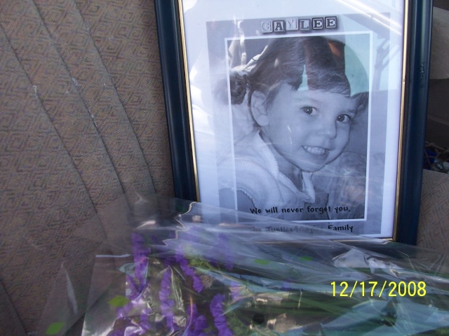 Pictures taken at memorial at remains site - Dec 17 Caylee37