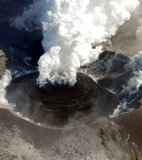 Le volcan Shinmoedake n’avait pas été aussi actif depuis 300 ans Le-vol10