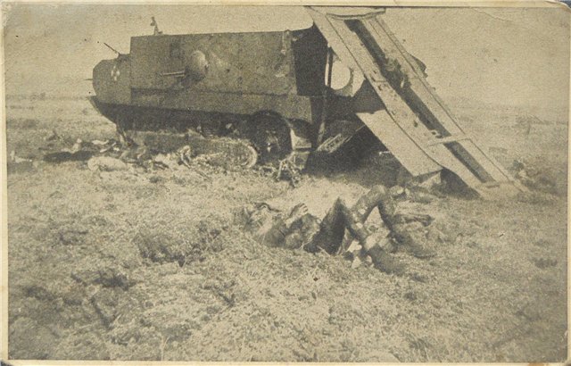 Un tank Schneider détruit à Juvincourt. 280c3c10