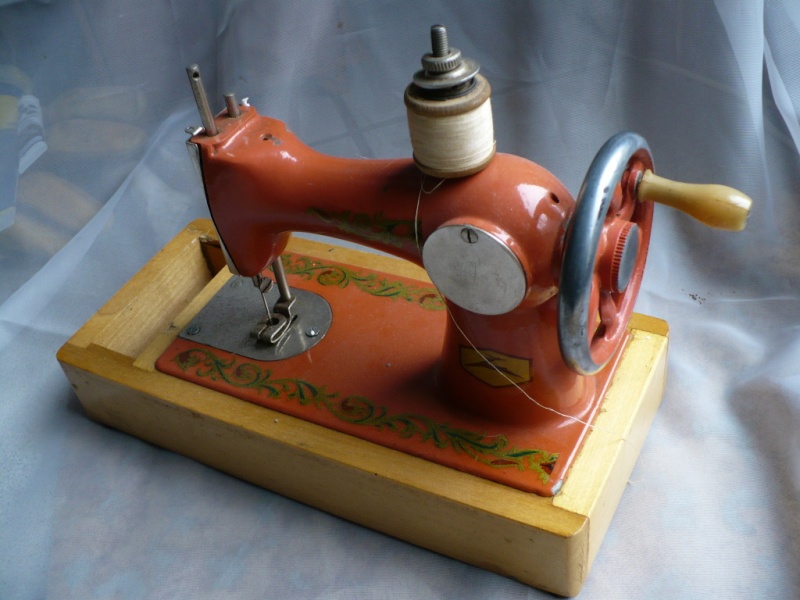 Machine à coudre pour enfant, fabriquée par Orsha Factory, Biélorussie, années 60-70 Coudre10