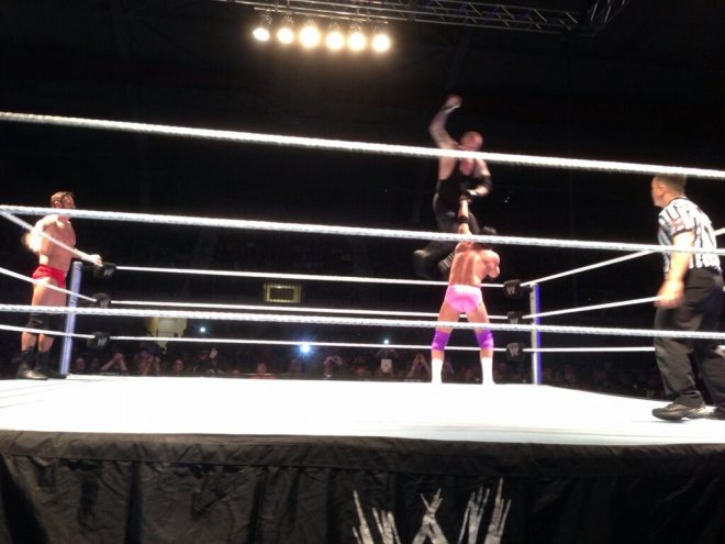 The Undertaker regresa al ring en un House Show. Takerm11