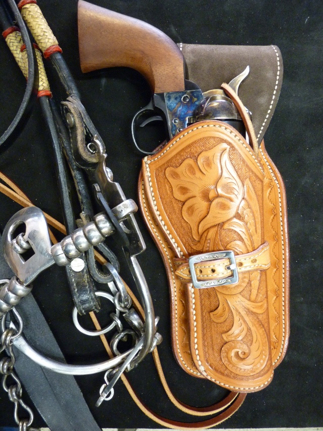 "HOLSTER WESTERN CARVING" by SLYE P1030567