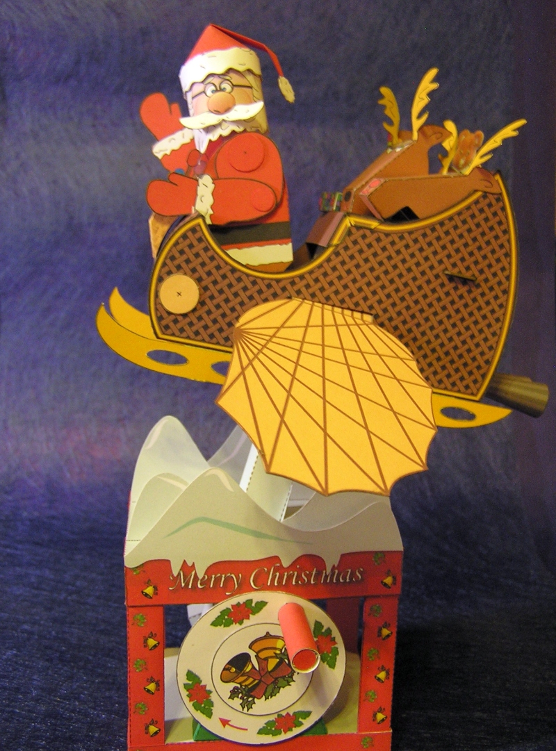 Kleine Weihnachtsbastelei - Kartonautomat Flying Santa von Paperpino 4611