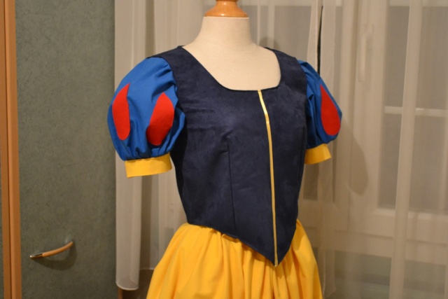 [costumes] Robes de Princesses et tenues de Princes - Page 19 Dsc_3913