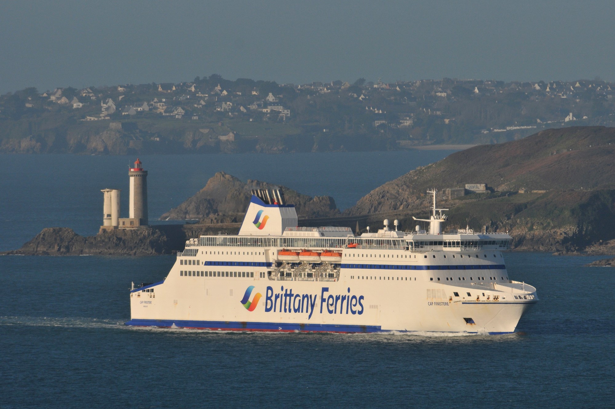 Passage dans le goulet de Brest  - Page 20 Dsc_7222