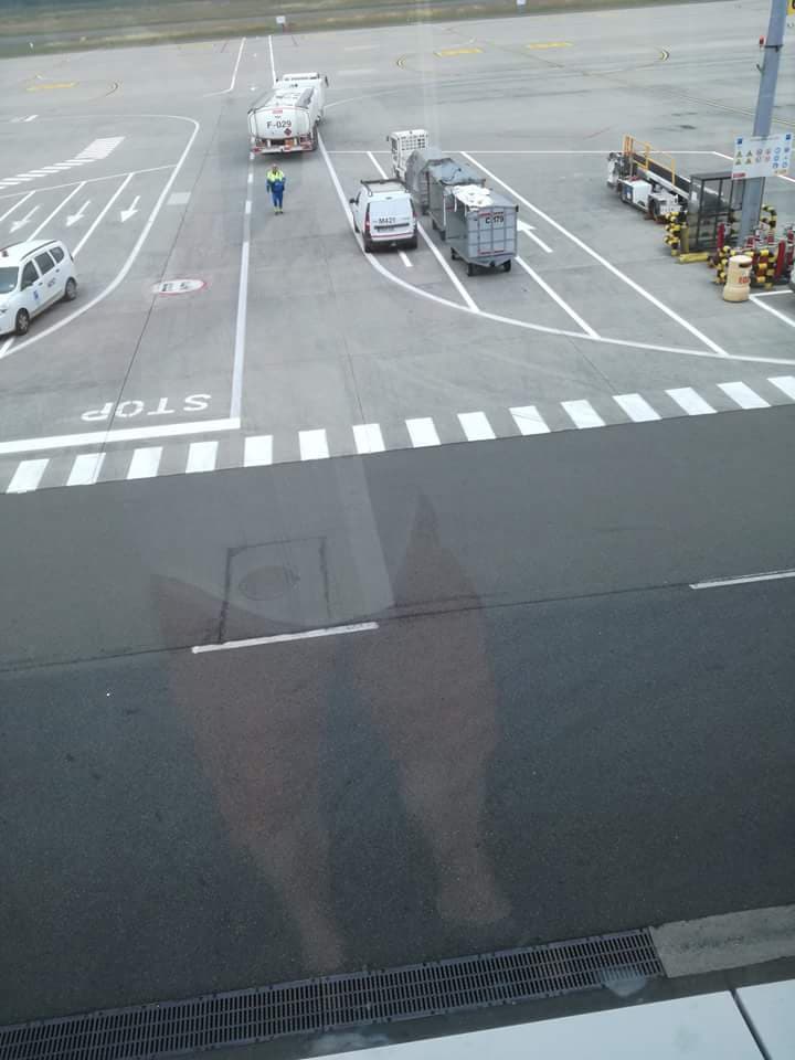 fueliste à l'aéroport - Page 2 10a10