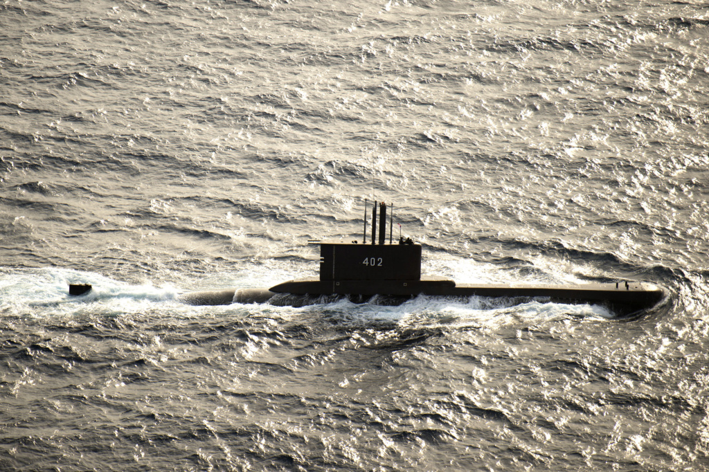 Sous-marin avec 53 membres d'équipage portés disparus 1379