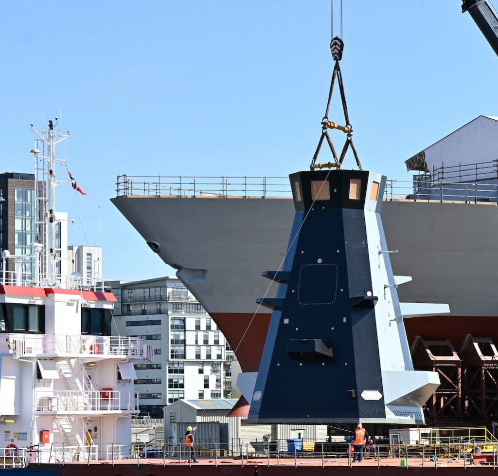 Royal Navy : les news - Page 12 2436