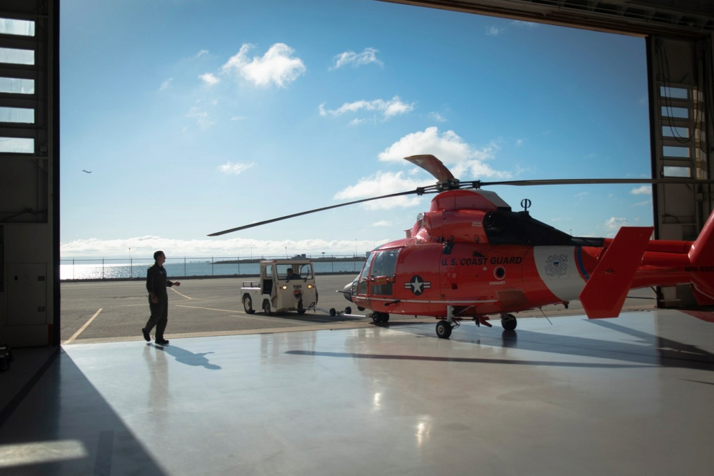 U. S. Coast Guard (garde-côtes des États-Unis) - Page 7 2700