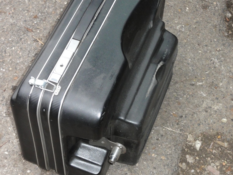 serrure de valise Dsc00214