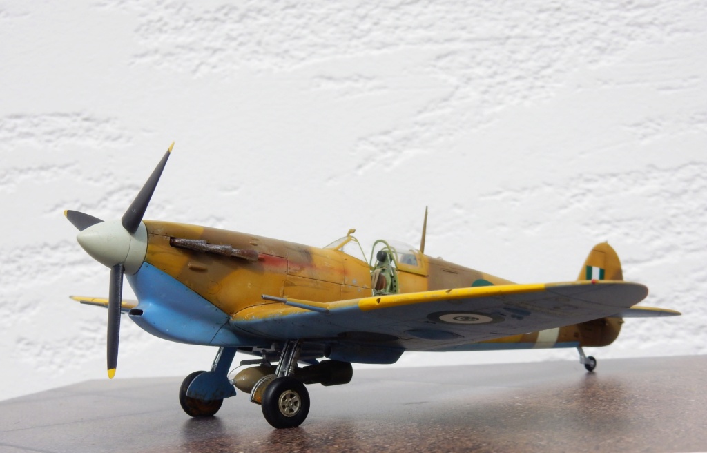 Spitfire  Mk V Egyptien  (Hasegawa 1/48 ) Dscn2411