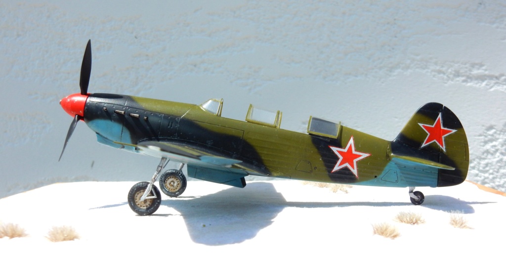 [Vitrine concours "les avions-école"] Yakovlev Yak-7V ICM 1/48 Dscn2515