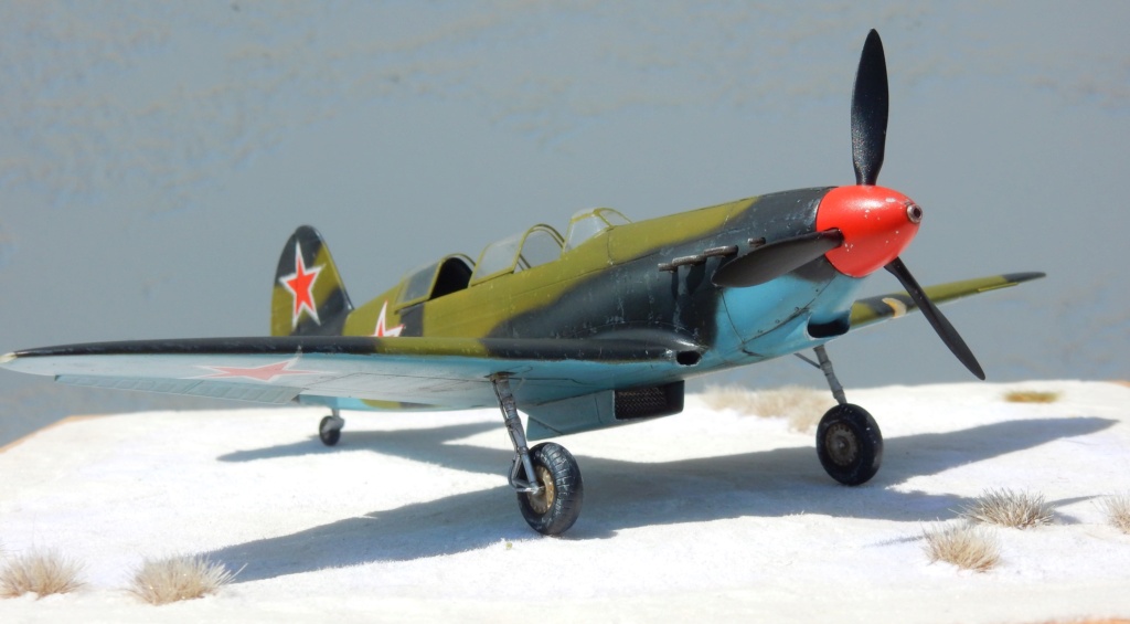 [Vitrine concours "les avions-école"] Yakovlev Yak-7V ICM 1/48 Dscn2527