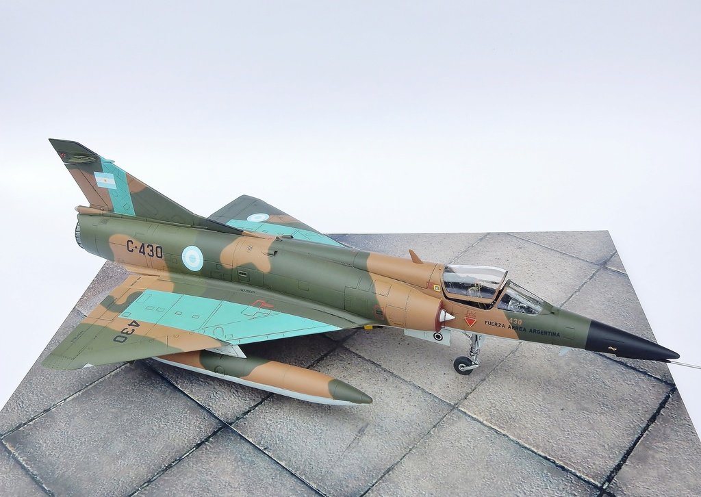 [Kinetic] 1/48 - IAI Dagger (sur base Mirage IIIE) Dscn5212