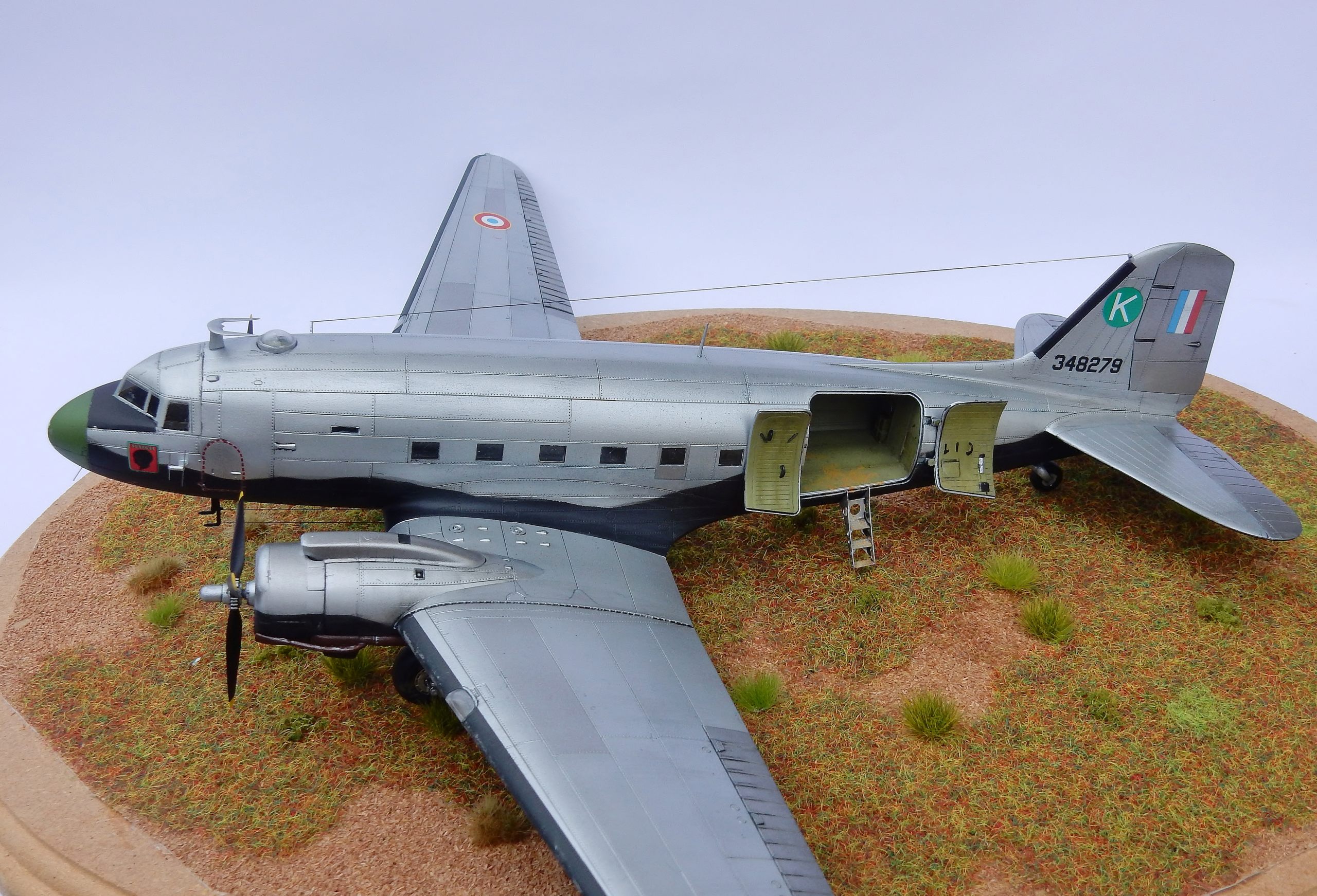 [Concours « ça brille »] C-47 "Dakota" Armée de l'Air GT "Sénégal" Indochine 1954 Dscn8829